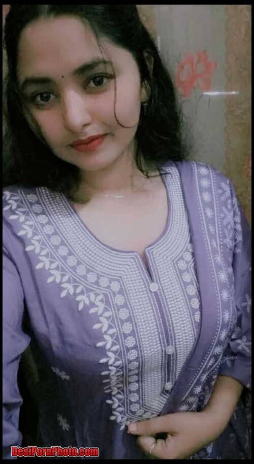Indian babe Showing Her Naked Dirty Pussy Desi Nude Pics1
